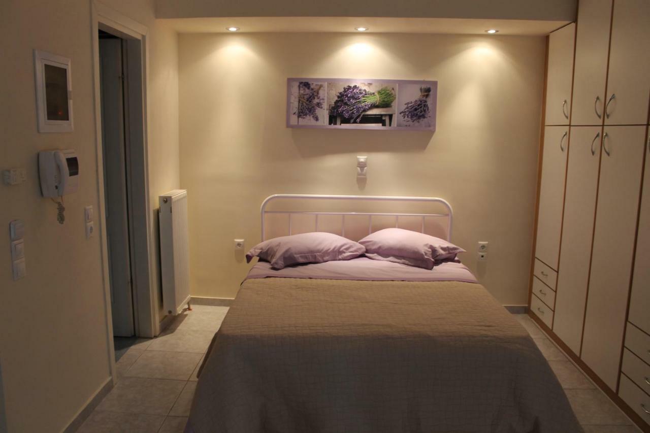Cozy Studio Apartment In Pireus Екстер'єр фото